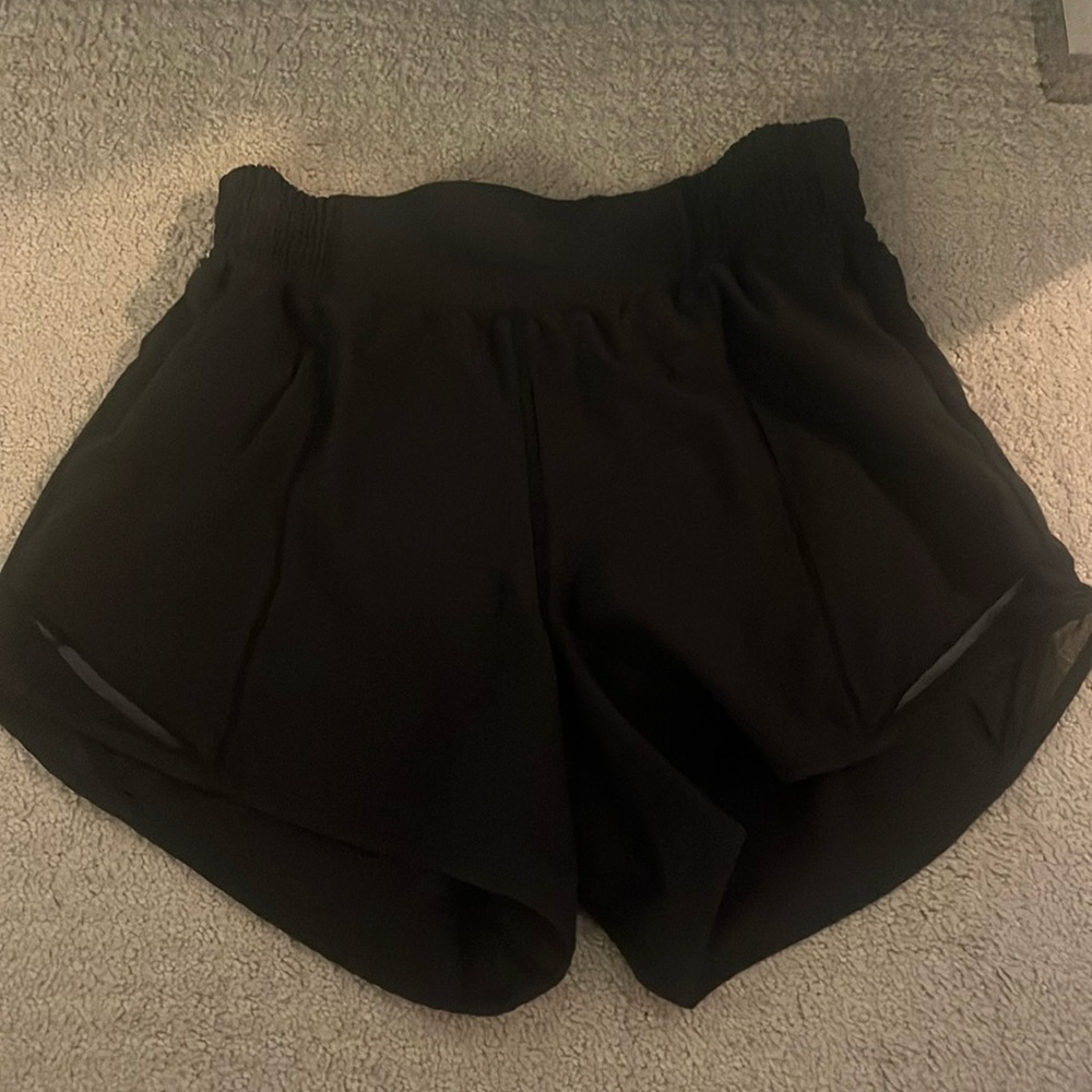 Black lululemonn hotty hot shorts